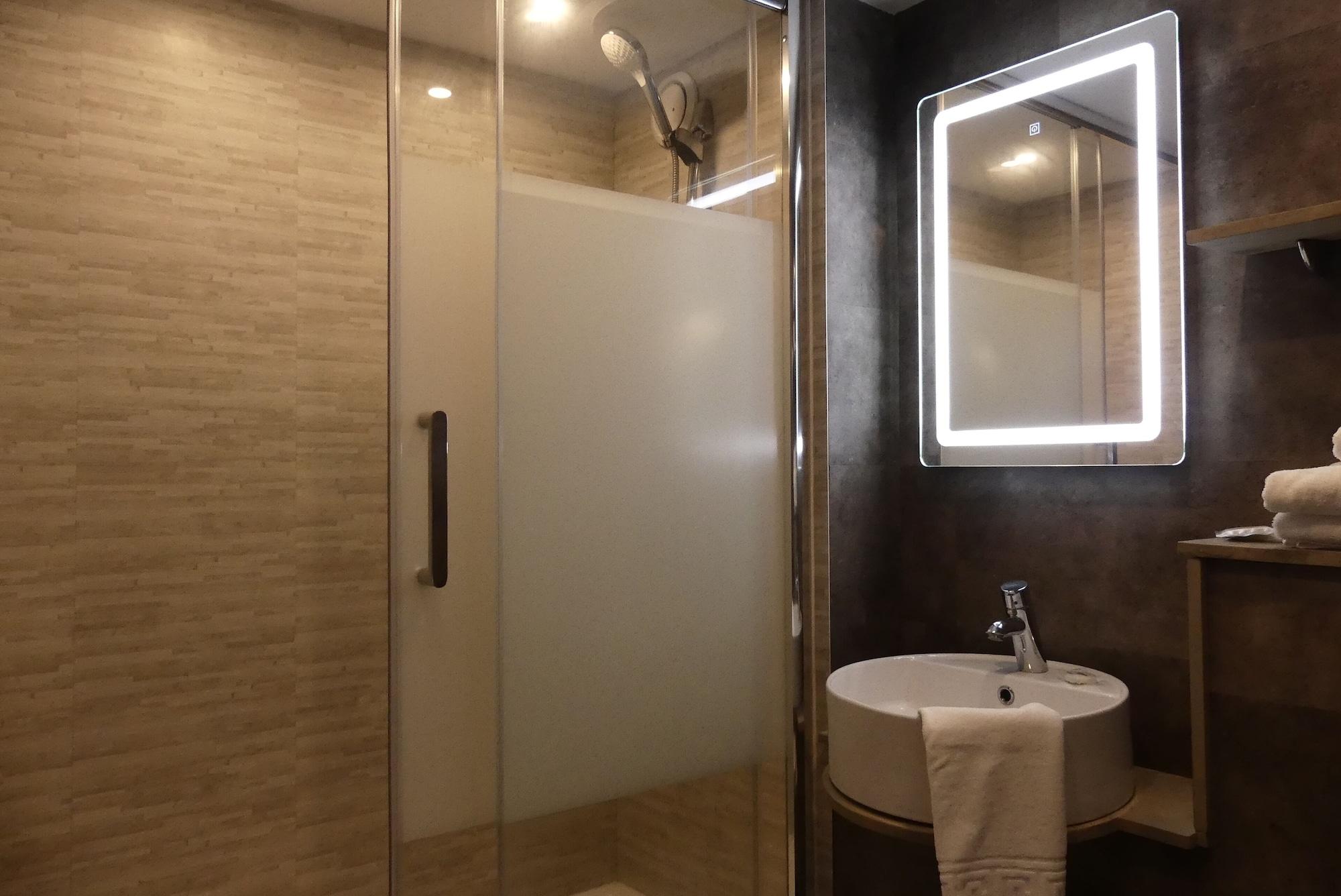 Contact Hôtel Le Provençal Bordeaux Lac avec Bornes électriques Exterior foto